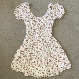 HOLLISTER white floral babydoll romper, Sz Small.